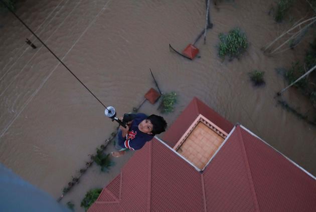 People are airlifted by Navy personnel during a rescue operation at a flooded area in Paravoor near Kochi. (AFP) People are airlifted by Navy personnel during a rescue operation at a flooded area in Paravoor near Kochi. (AFP)