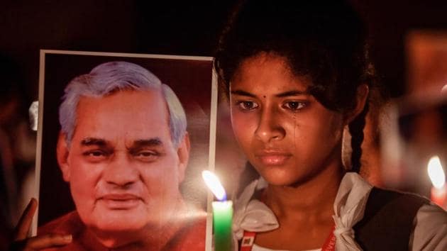 Students participate in a candlelight vigil to pay tribute to former Prime Minister Atal Bihari Vajpayee in Chennai, August.16 (PTI) Students participate in a candlelight vigil to pay tribute to former Prime Minister Atal Bihari Vajpayee in Chennai, August.16 (PTI)