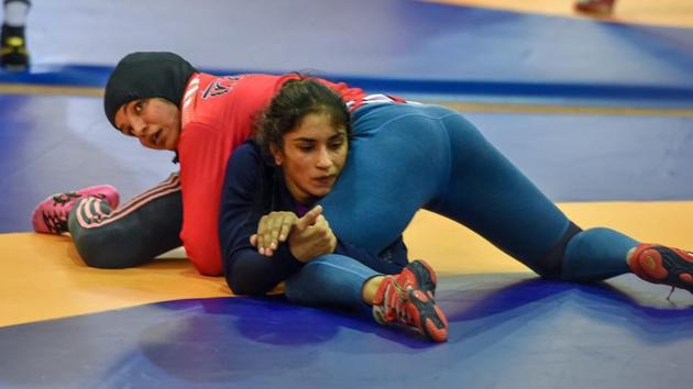 Sakshi Malik and Vinesh Phogat will be in action on day 2 of the Asian Games(PTI)
