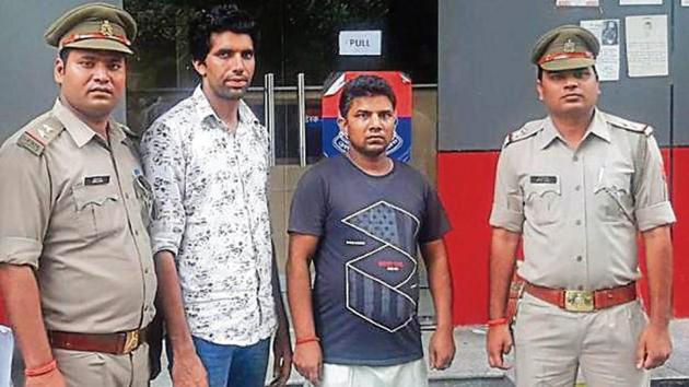 Noida Police arrested gunner Rahul Nagar (second from left) on Sunday. (HT Photo) Noida Police arrested gunner Rahul Nagar (second from left) on Sunday. (HT Photo)