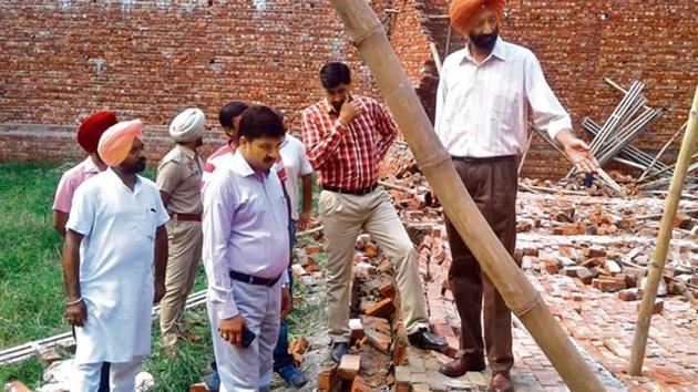Officials at the collapse site in Fatehgarh Sahib on Sunday. (HT Photo) Officials at the collapse site in Fatehgarh Sahib on Sunday. (HT Photo)