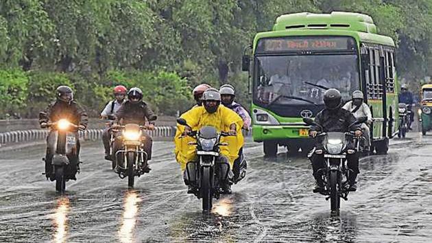 Rainfall brought down the maximum temperature of the day to 33°C, a notch below the season’s average. (HT Photo) Rainfall brought down the maximum temperature of the day to 33°C, a notch below the season’s average. (HT Photo)