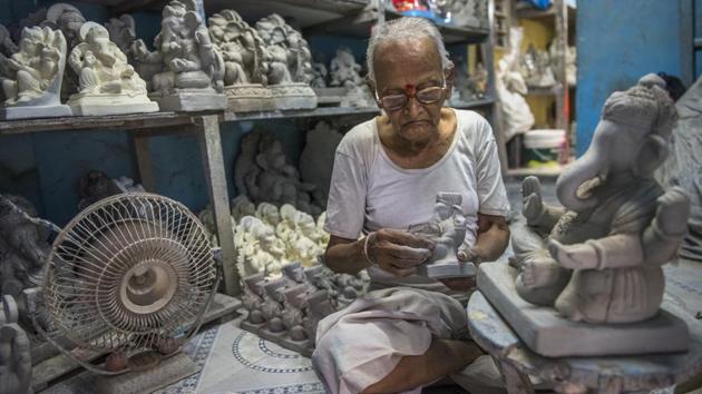 Eighty-five-year-old sculptor Pandurang Hazare has been making clay idols at his family workshop in the town of Pen, Raigad district, Maharashtra for the last 70 years. With less than a month to go for Ganesh Chaturthi, civic authorities are focusing on implementing a ban on plaster of Paris (PoP) idols. But for Hazare, idols that don’t pollute have been a priority from the get go. (Satish Bate / HT Photo) Eighty-five-year-old sculptor Pandurang Hazare has been making clay idols at his family workshop in the town of Pen, Raigad district, Maharashtra for the last 70 years. With less than a month to go for Ganesh Chaturthi, civic authorities are focusing on implementing a ban on plaster of Paris (PoP) idols. But for Hazare, idols that don’t pollute have been a priority from the get go. (Satish Bate / HT Photo)