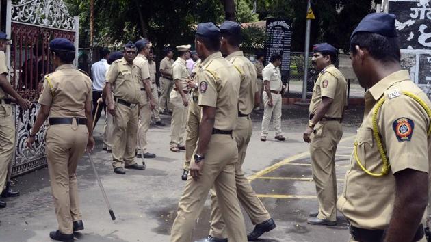 The security was tightened at the Pune district court when CBI produced Sachin Audure, accused in the Narendra Dabholkar murder case, on Sunday. (RAVINDRA JOSHI/ HT PHOTO) The security was tightened at the Pune district court when CBI produced Sachin Audure, accused in the Narendra Dabholkar murder case, on Sunday. (RAVINDRA JOSHI/ HT PHOTO)