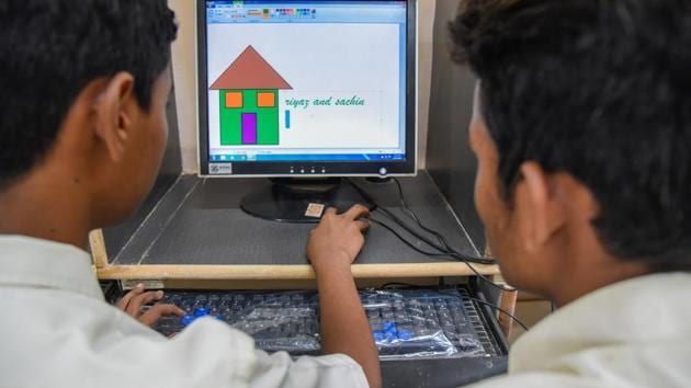 Students use a computer at their school lab in Pune. India is bolstering its laws on how people’s online data is used and stored.(Sanket Wankhade/HT Photo)