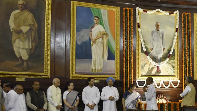 Lok Sabha Speaker Sumitra Mahajan, former Prime Minister Manmohan Singh, Congress President Rahul Gandhi, UPA chairperson Sonia Gandhi, BJP leader L K Advani and others after paying floral tribute to late Prime Minister Rajiv Gandhi on his birth anniversary at central hall of Parliament House in New Delhi. (Mohd Zakir / HT Photo) Lok Sabha Speaker Sumitra Mahajan, former Prime Minister Manmohan Singh, Congress President Rahul Gandhi, UPA chairperson Sonia Gandhi, BJP leader L K Advani and others after paying floral tribute to late Prime Minister Rajiv Gandhi on his birth anniversary at central hall of Parliament House in New Delhi. (Mohd Zakir / HT Photo)