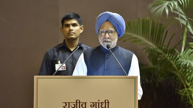 NFormer Prime Minister Manmohan Singh addresses the Rajiv Gandhi National Sadbhavana Award on the occasion of former Prime Minister Rajiv Gandhi’s 74th birth anniversary at Jawahar Bhawan in New Delhi, on Monday.(Sonu Mehta/HT Photo) NFormer Prime Minister Manmohan Singh addresses the Rajiv Gandhi National Sadbhavana Award on the occasion of former Prime Minister Rajiv Gandhi’s 74th birth anniversary at Jawahar Bhawan in New Delhi, on Monday.(Sonu Mehta/HT Photo)