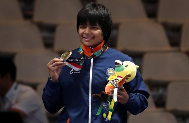 Wrestling - 2018 Asian Games – Women's Freestyle 76 kg Medal Ceremony - JCC – Assembly Hall - Jakarta, Indonesia – August 21, 2018 – Bronze medalist Divya Kakran of India poses on the podium. REUTERS/Issei Kato (REUTERS) Wrestling - 2018 Asian Games – Women's Freestyle 76 kg Medal Ceremony - JCC – Assembly Hall - Jakarta, Indonesia – August 21, 2018 – Bronze medalist Divya Kakran of India poses on the podium. REUTERS/Issei Kato (REUTERS)