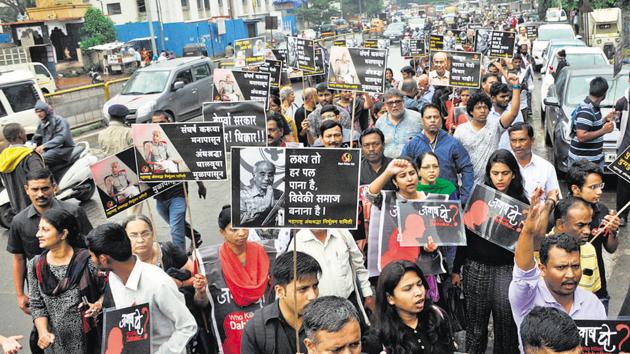 People take part in a protest march on Monday to mark the fifth death anniversary of Narendra Dabholkar. Here, the protestors are seen at Dandekar bridge. (HT PHOTO) People take part in a protest march on Monday to mark the fifth death anniversary of Narendra Dabholkar. Here, the protestors are seen at Dandekar bridge. (HT PHOTO)