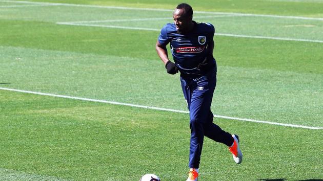 Thirty-one-year-old eight-time Olympic champion Usain Bolt trains for the first time for the A-League football club Central Coast Mariners.(AFP) Thirty-one-year-old eight-time Olympic champion Usain Bolt trains for the first time for the A-League football club Central Coast Mariners.(AFP)