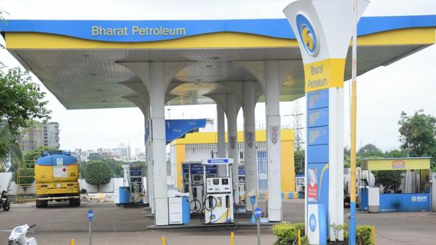 Mumbai has the highest VAT of 39.12 per cent on petrol, while Telangana levies highest VAT of 26 per cent on diesel. (HT File Photo) Mumbai has the highest VAT of 39.12 per cent on petrol, while Telangana levies highest VAT of 26 per cent on diesel. (HT File Photo)