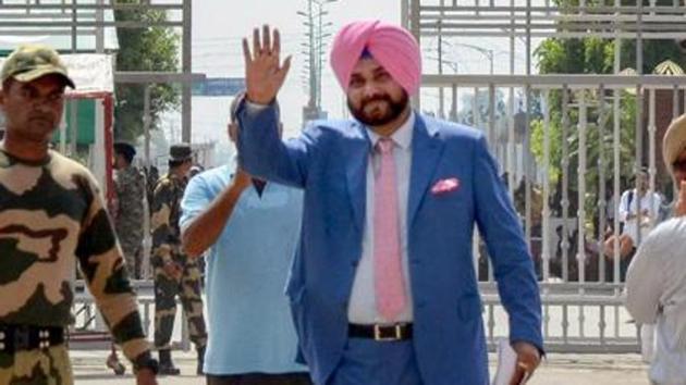 Navjot Singh Sidhu appears wearing Army badges in fashion show