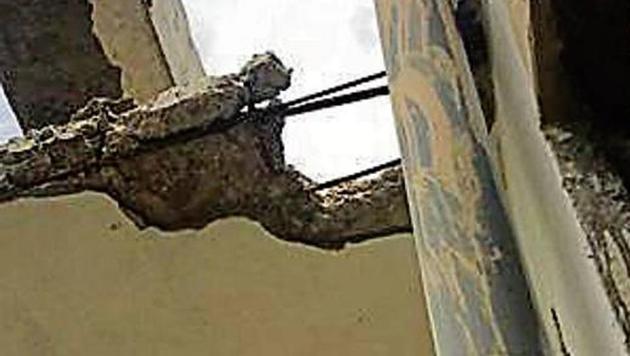 The residents said that two instances of collapsing of upper layer (plasters) of walls in balconies have led to panic in the society. (HT Photo) The residents said that two instances of collapsing of upper layer (plasters) of walls in balconies have led to panic in the society. (HT Photo)