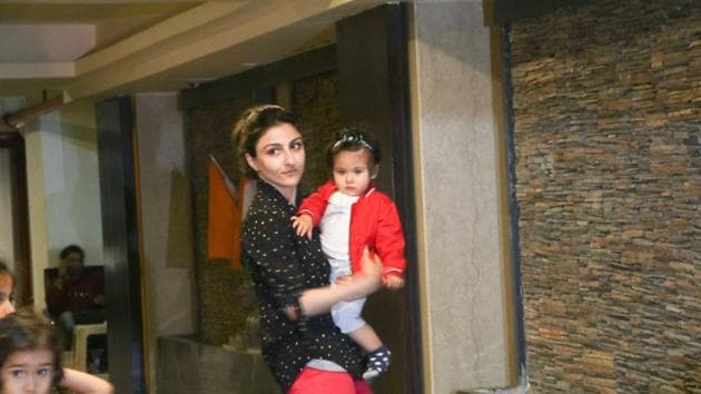 Soha Ali Khan was spotted with her daughter Inaaya in Mumbai on Tuesday. (Viral Bhayani) Soha Ali Khan was spotted with her daughter Inaaya in Mumbai on Tuesday. (Viral Bhayani)