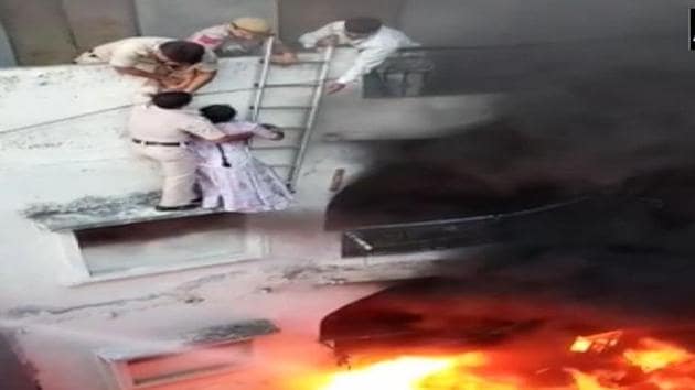 A fire broke out in a building at central Delhi’s Paharganj area early on Wednesday. (ANI/Twitter) A fire broke out in a building at central Delhi’s Paharganj area early on Wednesday. (ANI/Twitter)