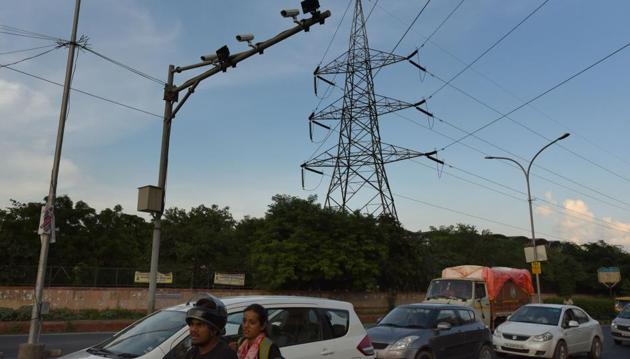 A view of the cameras installed by the traffic police at the Noida Stadium crossing, Tuesday, August 21, 2018. (Virendra Singh Gosain/HT PHOTO) A view of the cameras installed by the traffic police at the Noida Stadium crossing, Tuesday, August 21, 2018. (Virendra Singh Gosain/HT PHOTO)