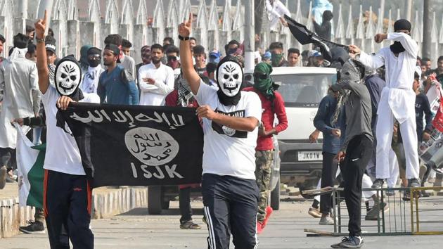 Kashmiri protestors hold an Islamic State flag during clashes with forces after Eid prayers in Srinagar on Wednesday.(AFP photo) Kashmiri protestors hold an Islamic State flag during clashes with forces after Eid prayers in Srinagar on Wednesday.(AFP photo)