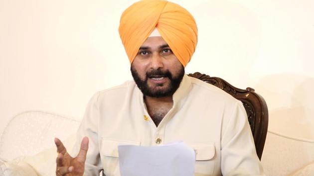 Navjot Singh Sidhu gestures during a press conference in Chandigarh.(HT Photo)