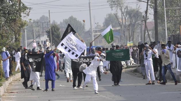 Clashes broke out between police and hundreds of people, protesting against the alleged attempts by the BJP and its affiliated organisations to tinker with Article 35A, at several places in Kashmir soon after Eid prayers on Wednesday. Police fired tear gas and pellets and charged with batons to disperse the people, who gathered after the prayers in many districts including south Kashmir’s Anantnag town. (Waseem Andrabi / HT Photo) Clashes broke out between police and hundreds of people, protesting against the alleged attempts by the BJP and its affiliated organisations to tinker with Article 35A, at several places in Kashmir soon after Eid prayers on Wednesday. Police fired tear gas and pellets and charged with batons to disperse the people, who gathered after the prayers in many districts including south Kashmir’s Anantnag town. (Waseem Andrabi / HT Photo)