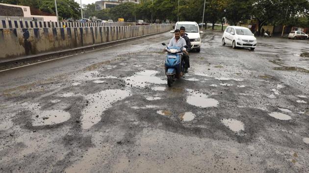 Continuous rainfall in the city for the past few days has led to potholes on a majority of roads. Commuters, especially two-wheeler riders, are finding it very difficult to drive on the roads. Many are complaining of health issues as a result of bumpy rides. (RAHUL RAUT/HT PHOTO) Continuous rainfall in the city for the past few days has led to potholes on a majority of roads. Commuters, especially two-wheeler riders, are finding it very difficult to drive on the roads. Many are complaining of health issues as a result of bumpy rides. (RAHUL RAUT/HT PHOTO)