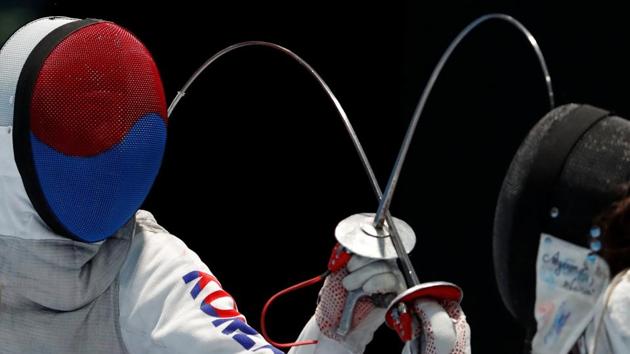 Jeon Hee Sook of South Korea in action with Sera Azuma of Japan during the Women’s Individual Foil – Semifinals at the 2018 Asian Games in Jakarta, Indonesia. (Beawiharta / REUTERS)