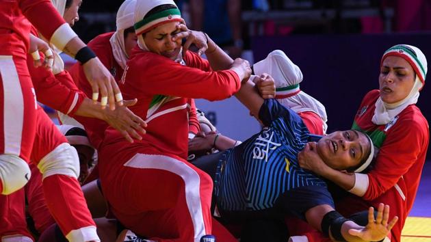 Iran's players tackle India's Randeep Kaur Khehra (2nd R) during the women's team kabaddi finals match between India and Iran at the 2018 Asian Games in Jakarta on August 24, 2018.(AFP)