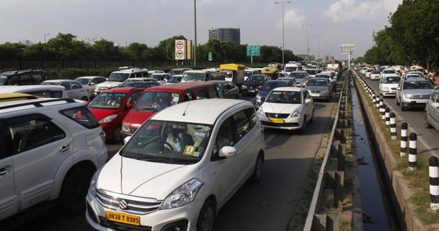 Due to the blockage, there was about a kilometre-long gridlock between Cyber City and the exit leading towards DLF Phase-3. With the four-lane road blocked, the police diverted traffic through the exit towards DLF Phase-3 and below the Shankar Chowk flyover. (HT File Photo) Due to the blockage, there was about a kilometre-long gridlock between Cyber City and the exit leading towards DLF Phase-3. With the four-lane road blocked, the police diverted traffic through the exit towards DLF Phase-3 and below the Shankar Chowk flyover. (HT File Photo)