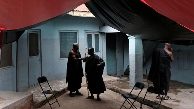 Mourners gather at the family home of the late Kofi Annan, former United Nations Secretary-General and Nobel Peace Prize laureate, in Bompata town in Kumasi, Ghana. (Francis Kokoroko / REUTERS)