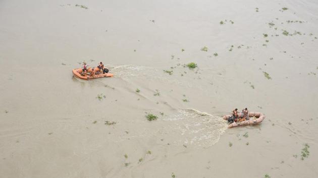 The rescue operation was launched immediately after the incident occurred, and 15 people – seven women and eight men – were rescued. A team of divers was still searching for the others.(Parwaz Khan /HT File Photo)