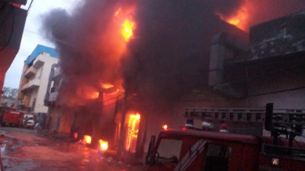 A view of the burning industrial unit in Nangloi’s Naresh Park area on Saturday morning. (HT Photo) A view of the burning industrial unit in Nangloi’s Naresh Park area on Saturday morning. (HT Photo)
