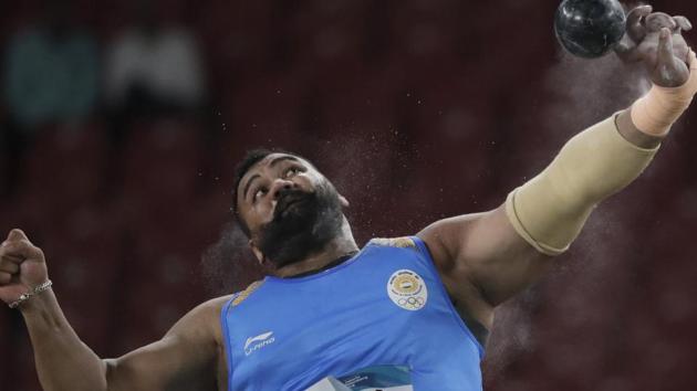 .Tajinderpal Singh Toor throws in the men's shot put final during the athletics competition at the 18th Asian Games in Jakarta. (AP)