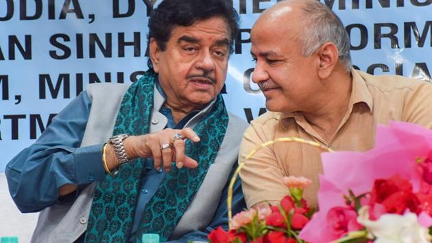 BJP MP Shatrughan Sinha with Delhi deputy CM Manish Sisodia at a skill development programme for manual scavengers, in Delhi. (PTI) BJP MP Shatrughan Sinha with Delhi deputy CM Manish Sisodia at a skill development programme for manual scavengers, in Delhi. (PTI)
