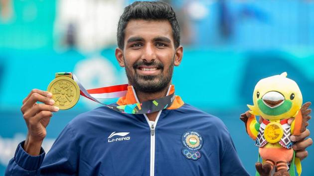 Prajnesh Gunneswaran poses with his bronze medal during the medal ceremony at the Asian Games 2018.(PTI)