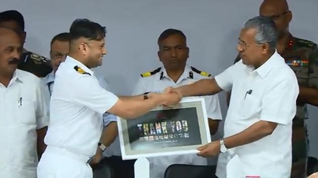 Chief minister Pinarayi Vijayan hands over to commemorative plaques during the thanksgiving ceremony for the armed forces.(Video screenshot/Pinarayi Vijayan) Chief minister Pinarayi Vijayan hands over to commemorative plaques during the thanksgiving ceremony for the armed forces.(Video screenshot/Pinarayi Vijayan)