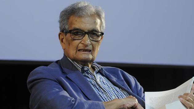 Nobel laureate Amartya Sen has said all non-communal forces should come together for the 2019 Lok Sabha polls and the Left should not hesitate in joining them as “democracy is in danger”. (HT File Photo) Nobel laureate Amartya Sen has said all non-communal forces should come together for the 2019 Lok Sabha polls and the Left should not hesitate in joining them as “democracy is in danger”. (HT File Photo)