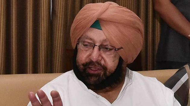 Punjab chief minister Amarinder Singh interacting with media persons in Punjab Vidhan Sabha.(File Photo) Punjab chief minister Amarinder Singh interacting with media persons in Punjab Vidhan Sabha.(File Photo)