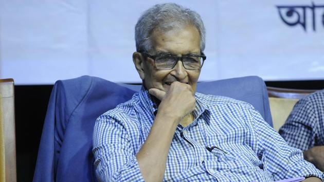 Nobel laureate Prof Amartya Sen during a seminar on 'Bipanno Bharat' organised by Pratichi Trust at Sisir Mancha in Kolkata (Samir Jana / Hindustan Times) Nobel laureate Prof Amartya Sen during a seminar on 'Bipanno Bharat' organised by Pratichi Trust at Sisir Mancha in Kolkata (Samir Jana / Hindustan Times)