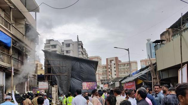 The building near Premier Talkies in Parel where fire broke out on Monday.(HT Photo)