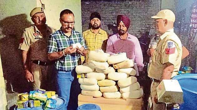 Health department officials during an inspection in Phagwara on Sunday. (HT Photo) Health department officials during an inspection in Phagwara on Sunday. (HT Photo)