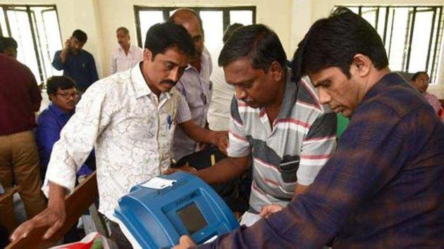 Officials check a Voter Verifiable Paper Audit Trail (VVPAT) machine in Bengaluru during Karnataka assembly elections in May. (Arijit Sen/HT Photo) Officials check a Voter Verifiable Paper Audit Trail (VVPAT) machine in Bengaluru during Karnataka assembly elections in May. (Arijit Sen/HT Photo)