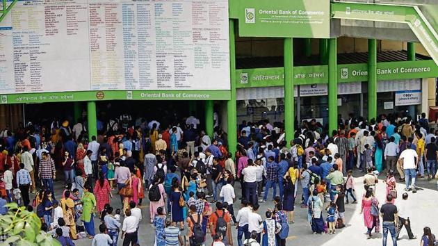 Passengers wait outside HUDA City Centre Metro station. Metro authorities said they were forced to shut down the entry gates at Huda City Centre and Iffco Chowk stations after Sunday morning’s snag.(Yogendra Kumar/HT PHOTO) Passengers wait outside HUDA City Centre Metro station. Metro authorities said they were forced to shut down the entry gates at Huda City Centre and Iffco Chowk stations after Sunday morning’s snag.(Yogendra Kumar/HT PHOTO)