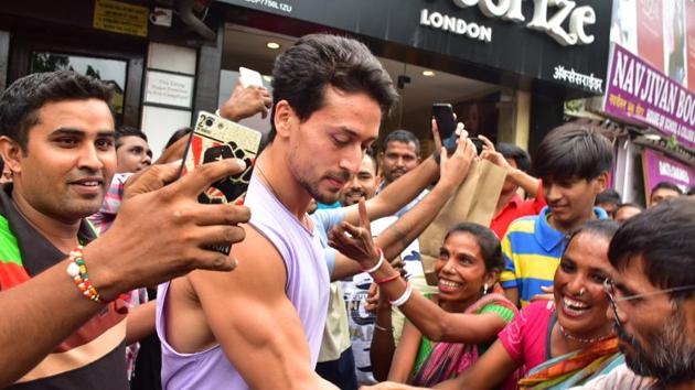 Tiger Shroff was with his girlfriend Disha Patani at Bastian in Mumbai.(Viral Bhayani)