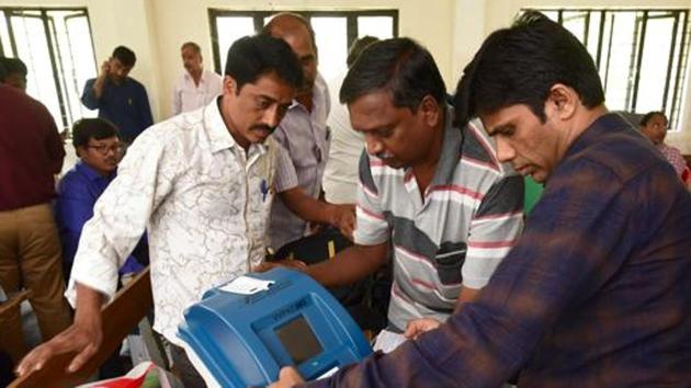 Officials check a Voter Verifiable Paper Audit Trail (VVPAT) machine in Bengaluru during Karnataka assembly elections in May. (Arijit Sen/HT Photo) Officials check a Voter Verifiable Paper Audit Trail (VVPAT) machine in Bengaluru during Karnataka assembly elections in May. (Arijit Sen/HT Photo)