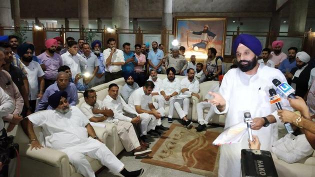 Shiromani Akali Dal MLAs during a mock assembly session in the lobby of the Punjab Vidhan Sabha on the last day of the monsoon session on Tuesday. (HT Photo) Shiromani Akali Dal MLAs during a mock assembly session in the lobby of the Punjab Vidhan Sabha on the last day of the monsoon session on Tuesday. (HT Photo)