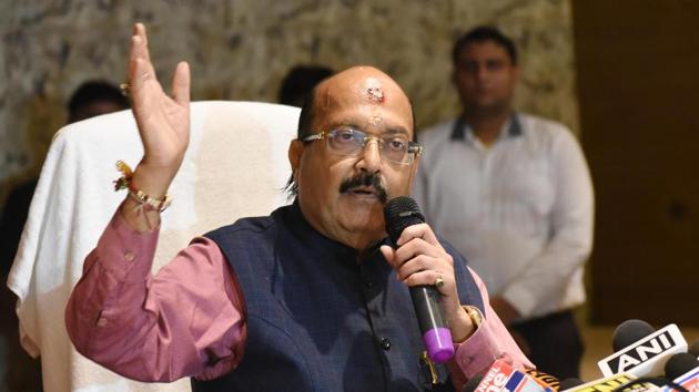 Rajya Sabha MP Amar Singh gestures during a press conference in Lucknow, India. (Subhankar Chakraborty/HT PHOTO) Rajya Sabha MP Amar Singh gestures during a press conference in Lucknow, India. (Subhankar Chakraborty/HT PHOTO)