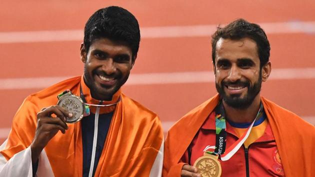 Manjit Singh (right) took the yellow metal in men’s 800 metres and was closely followed by Jinson Johnson who won the silver.(AFP)