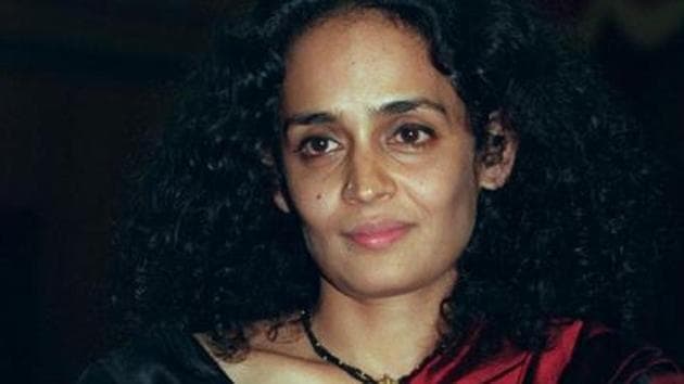 Arundhati Roy alleged that anybody who speaks up for justice or against Hindu majoritarianism is being made into a criminal.(File Photo) Arundhati Roy alleged that anybody who speaks up for justice or against Hindu majoritarianism is being made into a criminal.(File Photo)