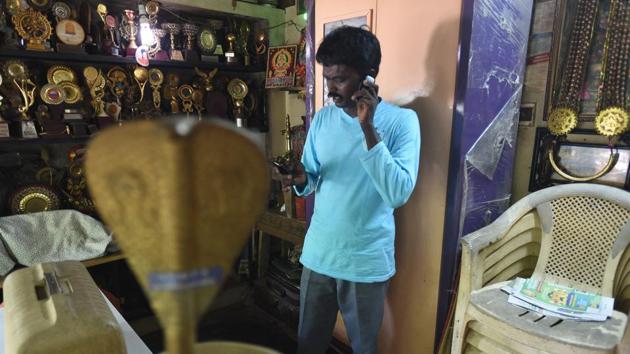 He has attended over 50 cases ever since the floods started in Thiruvananthapuram, Kollam, Pathanamthitta, Alappuzha and Ernakulam districts. Vava suresh latest videos 2018 number of calls he gets are out of panic, “People are scared even at the sight of a hammer-head worm. They think that’s a poisonous snake and call me in panic,” he said adding, “They are so harmless.” (Raj K Raj / HT Photo)