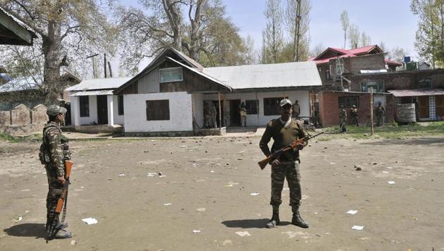 Paramilitary soldiers stand guard inside a polling station in Chadoora, in Budgam district some 25 kms from Srinagar. (HT File Photo) Paramilitary soldiers stand guard inside a polling station in Chadoora, in Budgam district some 25 kms from Srinagar. (HT File Photo)
