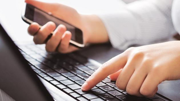Three men of a gang which was running an online banking racket were arrested by Delhi Police. (Photo for representative purpose only)(Getty Images/iStockphoto) Three men of a gang which was running an online banking racket were arrested by Delhi Police. (Photo for representative purpose only)(Getty Images/iStockphoto)